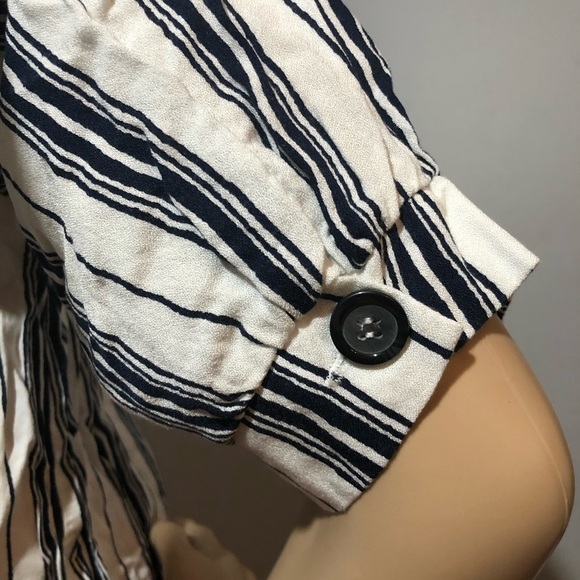Urban romantics blouse crop stripe Vneck button - Picture 9 of 12